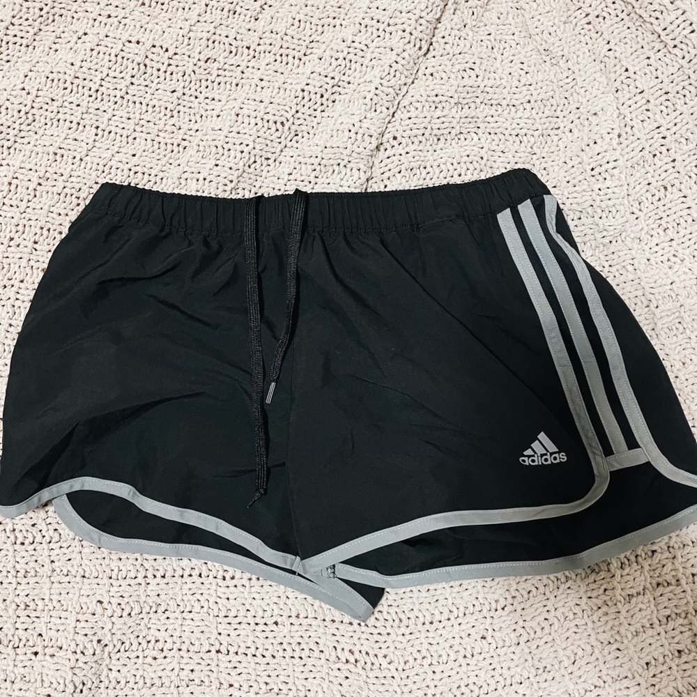 🤍Adidas workout shorts